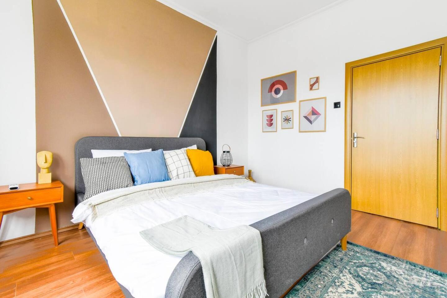 Super Fresh! 3Bdr Apartment In Sofia Center'S Artistic Area Exteriör bild